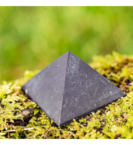 ŠUNGITOVÁ PYRAMÍDA MATNÁ 3 x 3 CM